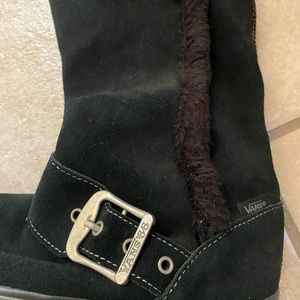 Vintage Vans Reily black leather boot;Buckles on foot and Top w/ faux fur lining